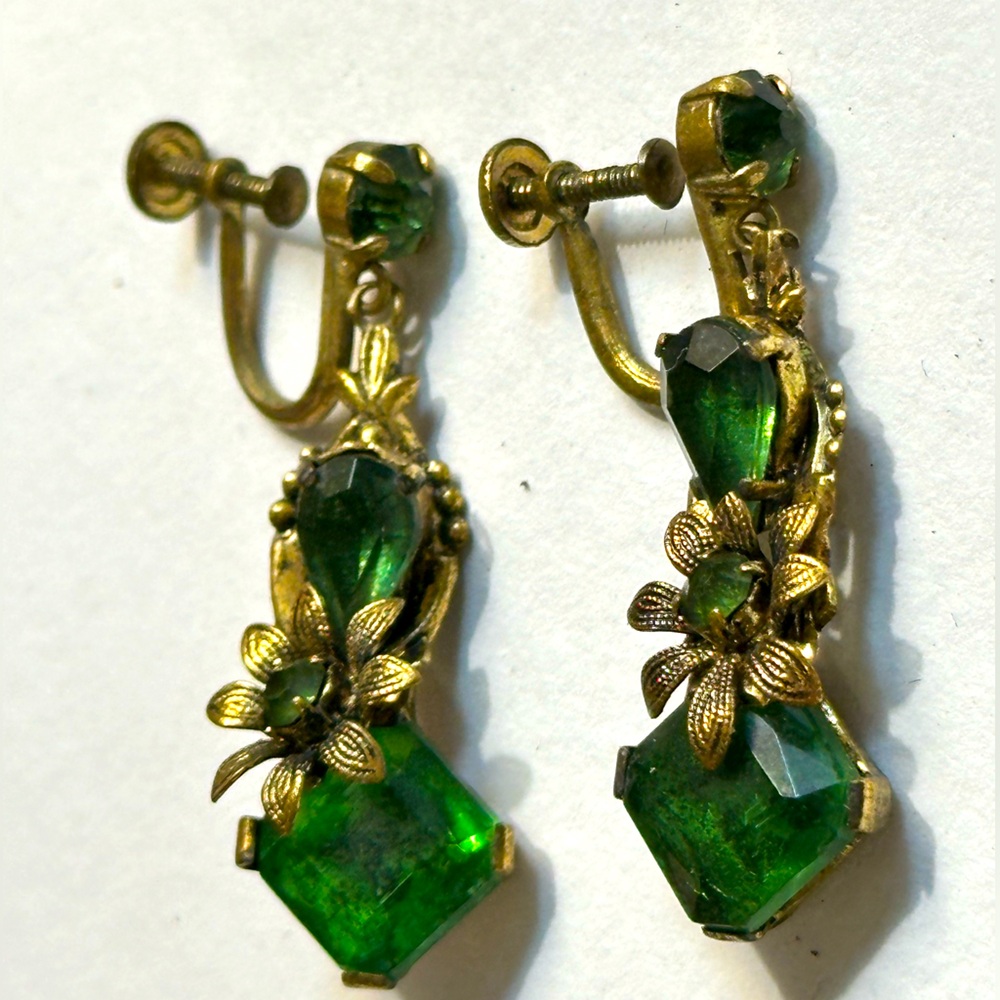 Circa 1940’s earrings💚